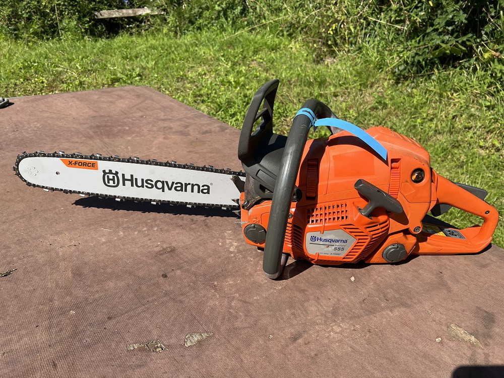 Husqvarna 555 Autotune Chainsaw with new 18" Bar and Chain Second Hand