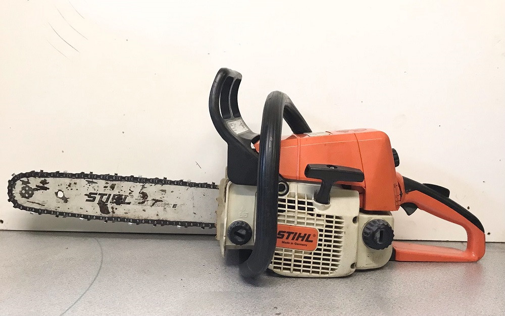 Stihl 021 Chainsaw Used with 14" bar & chain 