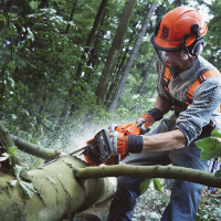 Husqvarna 555 18" Chainsaw image 3